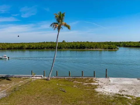 108 East Ct, Goodland, FL 34140