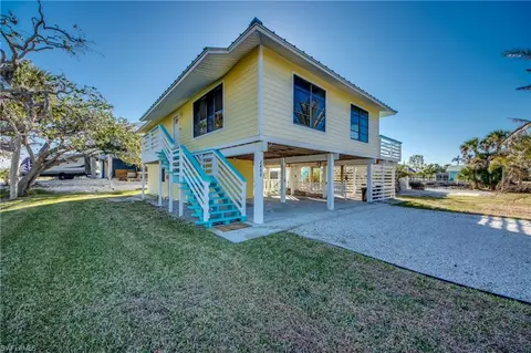 2490 Avocado St, Saint James City, FL 33956