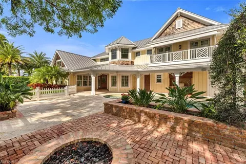 495 2nd Ave N, Naples, FL 34102