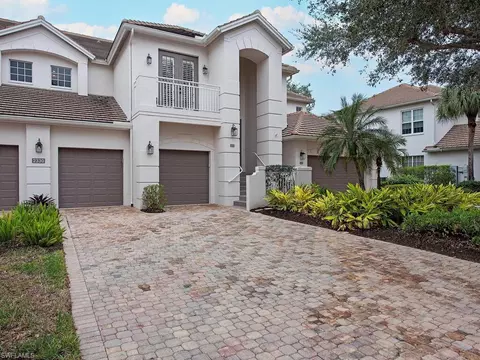 2330 Mont Claire Dr #202, Naples, FL 34109