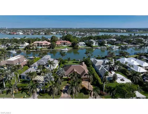 1013 Spyglass Ln, Naples, FL 34102