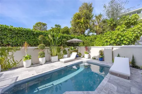 435 8th Ave S #102, Naples, FL 34102