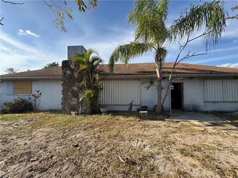 8306 Suncoast Dr, North Fort Myers, FL 33917