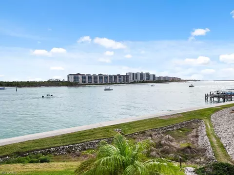 110 La Peninsula Blvd #110, Naples, FL 34113