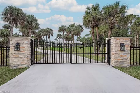 775 3rd St NW, Naples, FL 34120