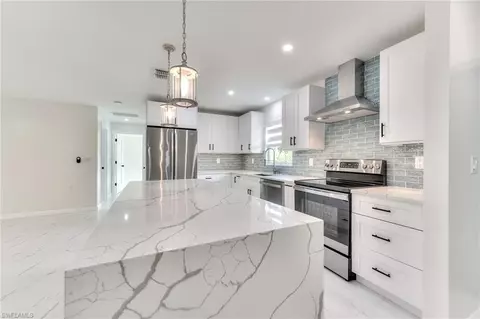 9239 Kincaid Ct, Sanibel, FL 33957