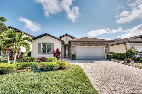 9272 Shadow Oak Ln, Naples, FL 34120