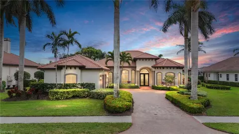 7833 Classics Dr, Naples, FL 34113