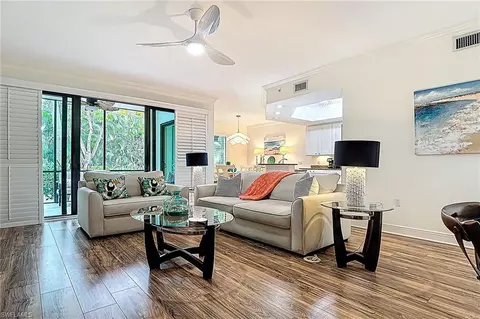 1025 Sandpiper St #E104, Naples, FL 34102