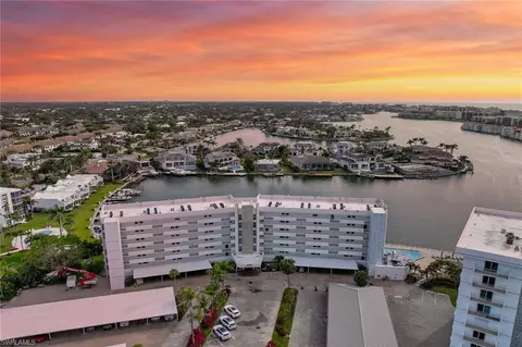 300 Park Shore Dr #4F, Naples, FL 34103