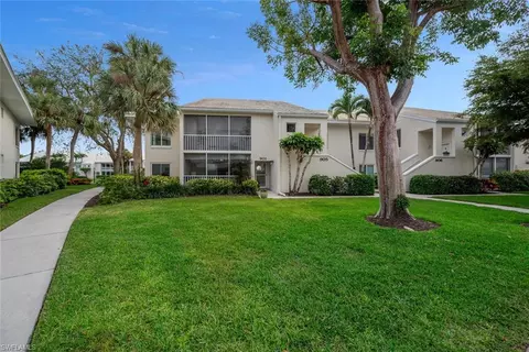 772 Willowbrook Dr #901, Naples, FL 34108