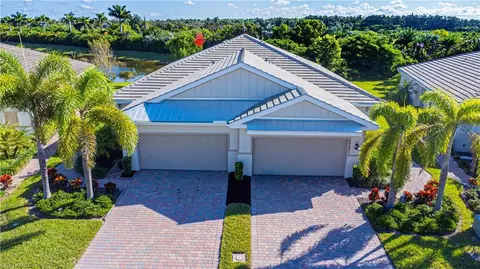 14635 Edgewater Cir, Naples, FL 34114
