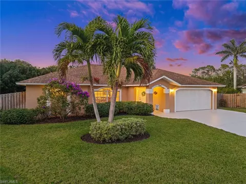 295 Saybrook Ct, Naples, FL 34110