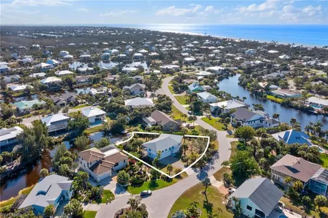 662 E Rocks Dr, Sanibel, FL 33957