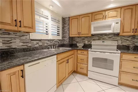 2121 Collier Ave #406, Fort Myers, FL 33901