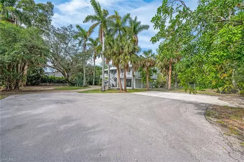 19411947 Clark Ct, Naples, FL 34112