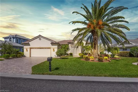 2250 Oxford Ridge Cir, Lehigh Acres, FL 33973