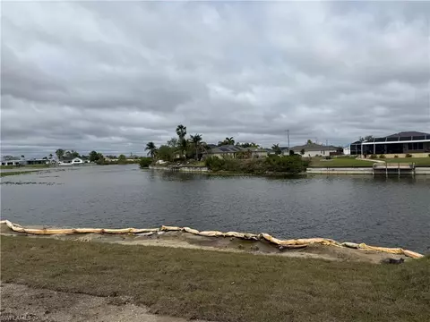 545 NE 7th Ter, Cape Coral, FL 33909