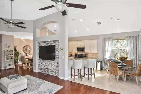 6653 Alden Woods Cir #201, Naples, FL 34113