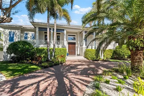 173 9th Ave S, Naples, FL 34102