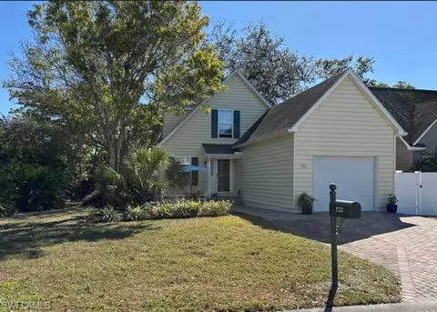 533 Leawood Cir, Naples, FL 34104