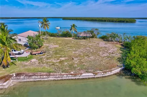 103 Bayshore Way, Goodland, FL 34140