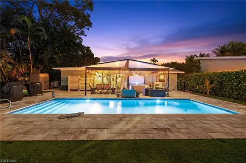 832 Myrtle Ter, Naples, FL 34103