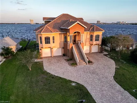 123 E North Shore Ave, North Fort Myers, FL 33917