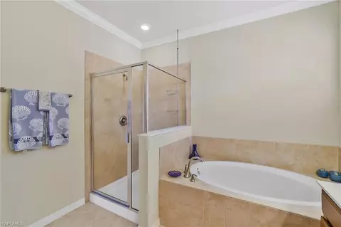 Bath - 3824 Ruby Way, Naples, FL 34114 photo 3 of 5