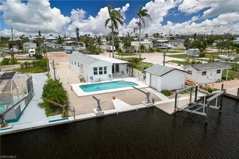 2704 Patterson Ct, Saint James City, FL 33956