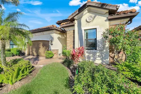 2806 Aviamar Cir, Naples, FL 34114