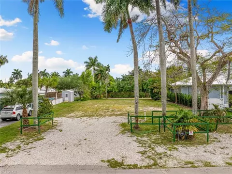 1084 Broad Ave N, Naples, FL 34102 photo 2
