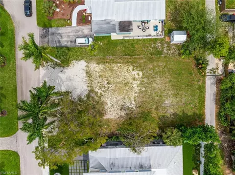 1084 Broad Ave N, Naples, FL 34102 photo 13
