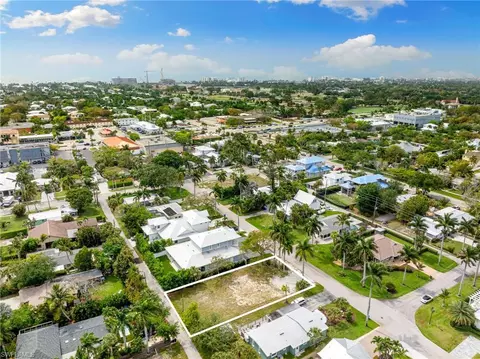 1084 Broad Ave N, Naples, FL 34102