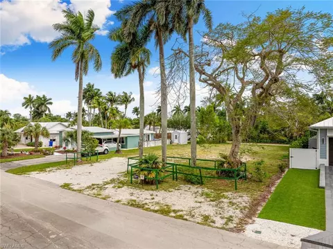 1084 Broad Ave N, Naples, FL 34102 photo 3
