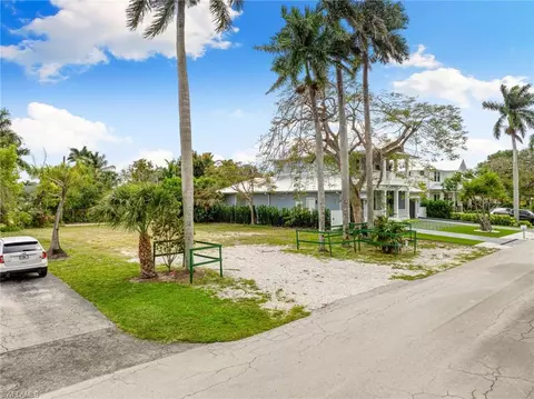 1084 Broad Ave N, Naples, FL 34102 photo 4