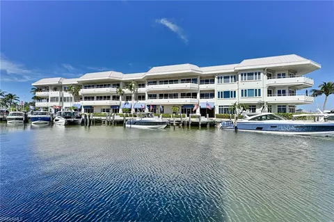 909 10th St S #203, Naples, FL 34102