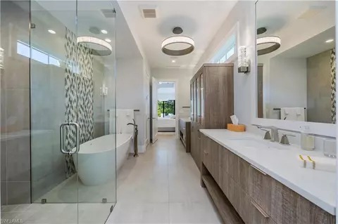 Bath - 1493 Pelican Ave, Naples, FL 34102 photo 2 of 7