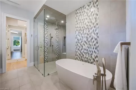 Bath - 1493 Pelican Ave, Naples, FL 34102 photo 3 of 7