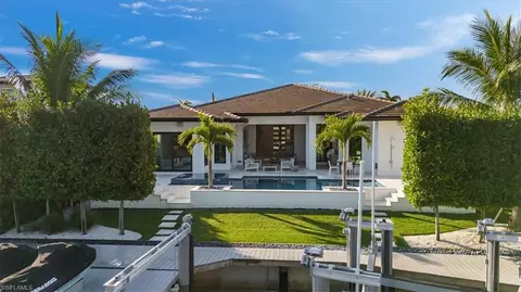 Exterior - 1493 Pelican Ave, Naples, FL 34102 photo 4 of 7
