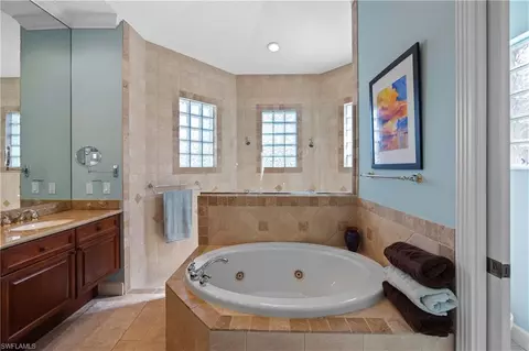 Bath - 376 Mallory Ct, Naples, FL 34110 photo 1 of 4