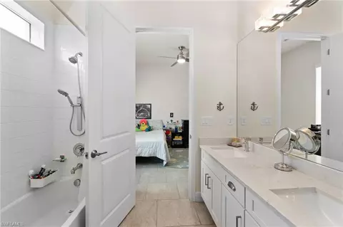 Bath - 3272 Pilot Cir, Naples, FL 34120 photo 4 of 6