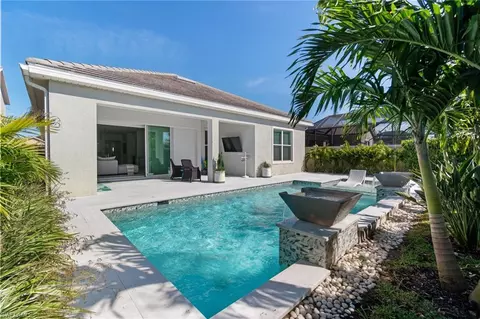 3272 Pilot Cir, Naples, FL 34120