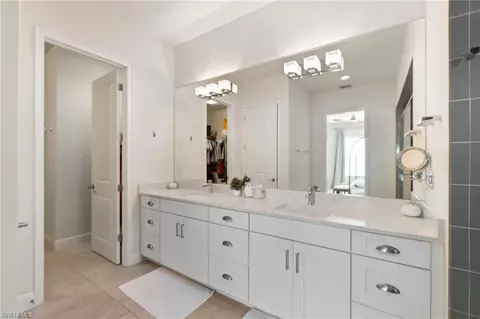 Bath - 3272 Pilot Cir, Naples, FL 34120 photo 3 of 6