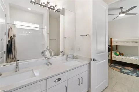 Bath - 3272 Pilot Cir, Naples, FL 34120 photo 5 of 6