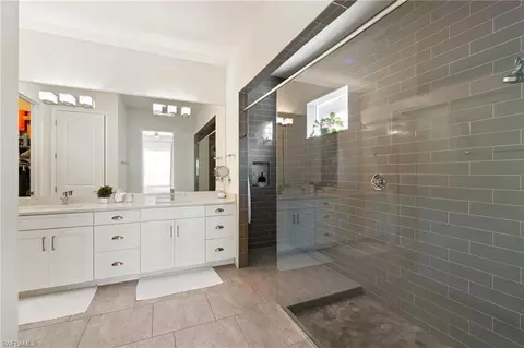 Bath - 3272 Pilot Cir, Naples, FL 34120 photo 1 of 6