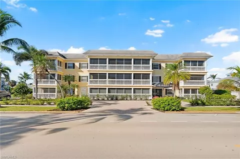 666 3rd St S #104, Naples, FL 34102