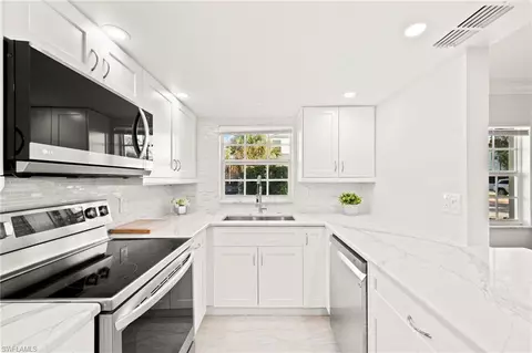 666 3rd St S #104, Naples, FL 34102 photo 3