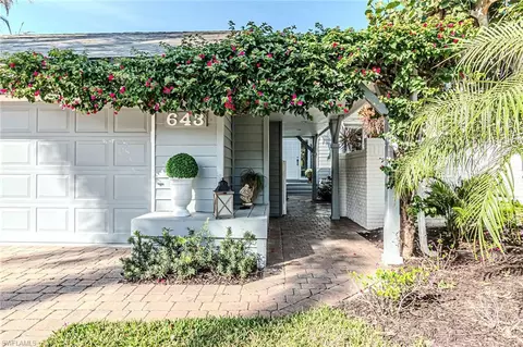 643 Bridgeway Ln, Naples, FL 34108