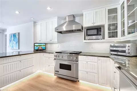 Kitchen - 326 Burning Tree Dr, Naples, FL 34105 photo 2 of 2